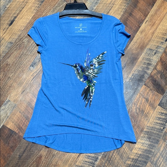 New York & Company Blue Sequin Hummingbird Tee - Picture 1 of 3
